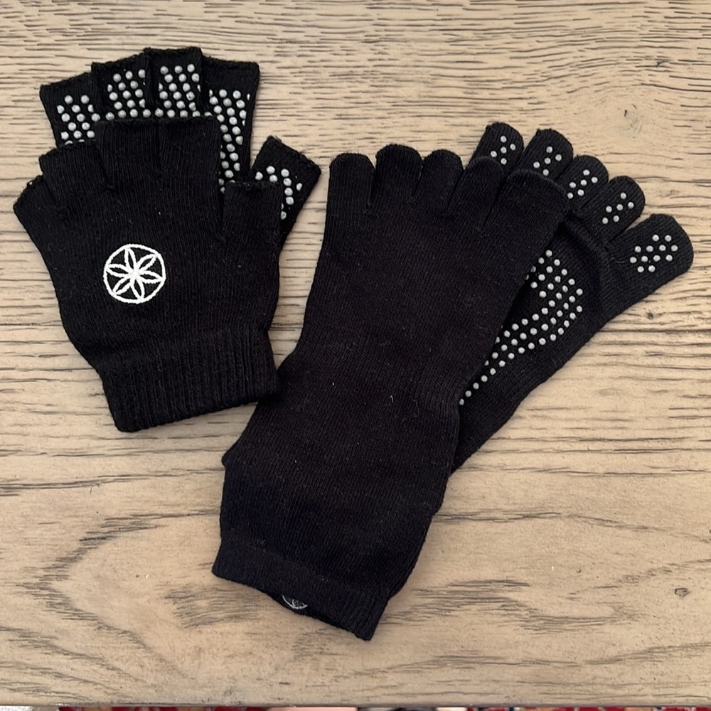 Gaiam Grippy Yoga Sock And Glove Set